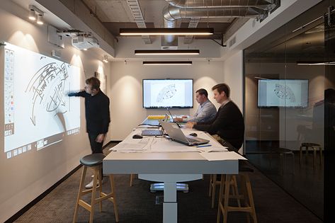 Office Technology Design, Technology Office Design Work Spaces, Technology Office Design, Smart Office Design, Technology Room, Design Workspace, Workplace Technology, Office Technology, Smart Working