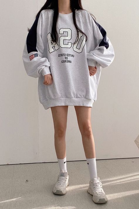 Korean Oversized Shirt, Korean Aesthetic Outfits, Oversized Hoodie Outfit, Korean Fashion Aesthetic, Oversized Shirt Outfit, Oversize Outfit, Aesthetic Korean, Girl Korean