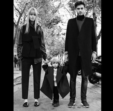 Chico, jessiann, and milo Jessiann Gravel, Rad Hourani, Story About Love, Love And Family, Family Park, Brazilian Model, Couple Engagement Pictures, Francisco Lachowski, Paint Photography