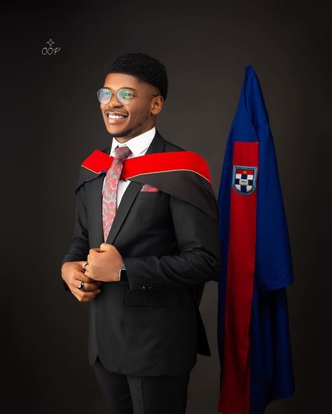 Men Poses Graduation, Graduation Men Photoshoot, Graduation Photoshoot For Men, Convocation Shoot Ideas, Graduation Poses For Men, Men Graduation Photoshoot, Male Graduation Poses, Convocation Poses, Men Graduation Pictures