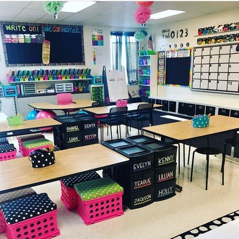 Gorgeous classroom design ideas for back to school 55 Classroom Design Ideas, Ideas For Back To School, Flexible Seating Classroom, Hammock Chairs, Classroom Arrangement, Classroom Goals, Classroom Seating, Classroom Layout, Elementary Classroom Decor