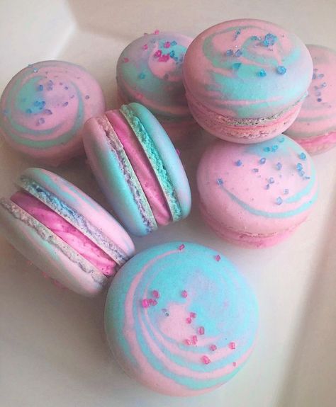 I wanted to make cotton candy macarons but its -40 here and I didnt want to venture outside and I ha… | Cotton candy cakes, Cotton candy cookies, Cotton candy party Cotton Candy Cookies, Cotton Candy Cakes, Cotton Candy Party, Kue Macaroon, Candy Birthday Party, Cotton Candy Colors, Pastel Candy, Candy Cakes, Macaron Recipe