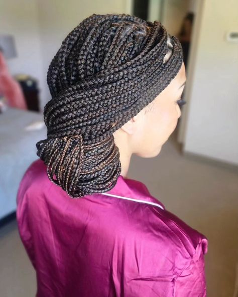 Bridesmaid hair ideas box braid twist Updo ideas low bun style Low Bun With Box Braids, Low Bun Box Braids, Knotless Braids Low Bun, Box Braid Updo Hairstyles, Braid Hair Style, Twist Locs, Box Braids Bun, Box Braids Updo, Braid Twist