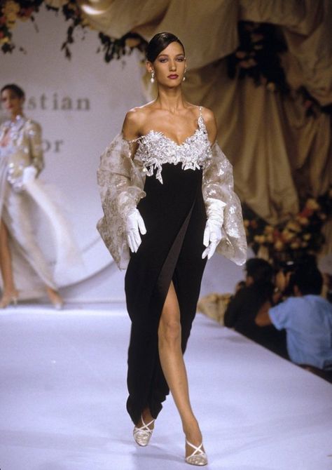 Ivory (@IvoryMali) on X 90s Runway Fashion, Runway Fashion Couture, Runway Outfits, Christian Dior Haute Couture, Dior Haute Couture, Glam Dresses, Runway Models, Embellished Dress, Couture Fashion