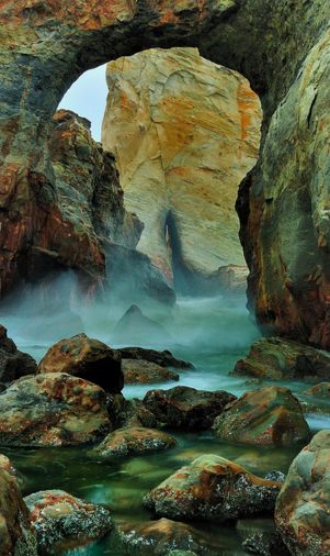 Keyhole Arch near Cape Kiwanda on the northern Oregon coast • photo: Garry Liddell on Flickr Cape Kiwanda, Oregon Travel, Lviv, In The Ocean, Oregon Coast, Pretty Places, Beautiful Photography, Vacation Spots, Travel Dreams