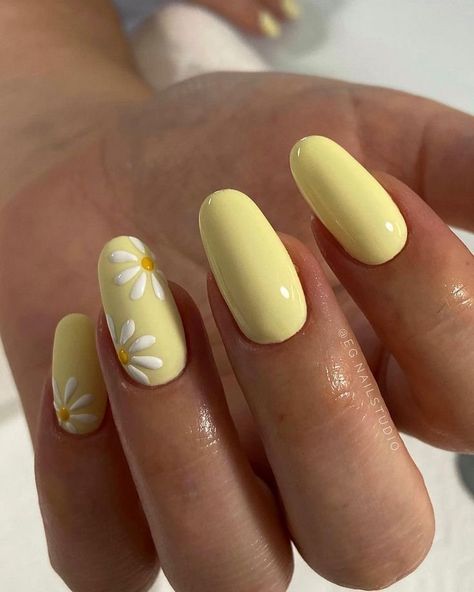 19 Best Butter Yellow Manicure Ideas to Inspire Your Perfect Spring Nails in 2024 — ASHLINA KAPOSTA Butter Yellow Nails With Design, Nails Inspiration Yellow, Nails Ideas Yellow, Butter Yellow Nails, Yellow Manicure Ideas, Nail Ideas Yellow, Croatia Nails, Yellow Short Nails, Yellow Nails Ideas