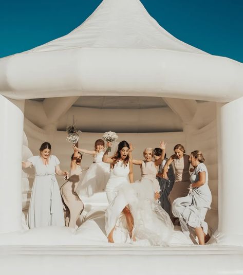 White Jumping Castle Wedding, White Jumping Castle, Wedding Bali, Jumping Castle, Bouncy House, Bouncy Castle, Future Wedding Plans, Wedding Entertainment, Salou