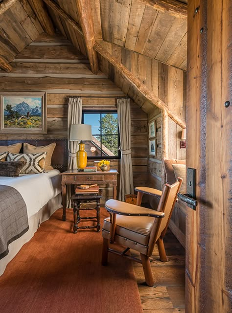 Yellowstone House, Rustic Mountain Homes, Rustic Bedrooms, Rustic Bedroom Design, French Country Rustic, Cabin Bedroom, Rustic French Country, Cozy Cabins, Cabin Interiors