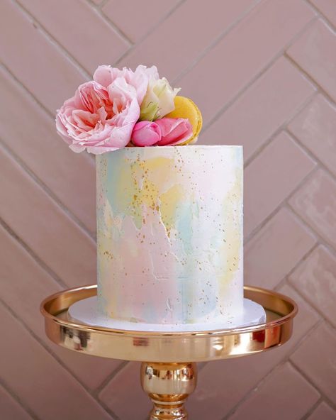 Unique Cake Stands, Pastel Cake, Acrylic Cake Stands, Cake Stand Decor, Watercolour Effect, Fabulous Cakes, Pastel Cakes, Luxury Cake, Watercolor Cake