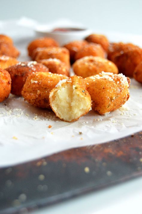 Homemade tater tots are a great way to use up leftover mashed potatoes! Homemade Tater Tots, Potato Tots, Instant Mashed Potatoes, Leftover Ham Recipes, Leftover Mashed Potatoes, Eat Veggies, Leftover Ham, Tater Tots, Ham Recipes