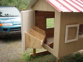 CHICKEN COOP...good idea! and the bedding wont spill out! great for DOG HOUSE CONVERSIONS!! YAY!! Barn Chicken Coop, Chicken Pen, Chicken Tractors, Chicken Coup, Diy Chicken Coop Plans, Best Chicken Coop, Coops Diy, Raising Backyard Chickens, Chicken Coop Designs