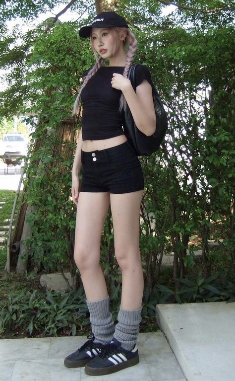 Summer Outfits Alternative, Hot Goth Outfits, Goth Girl Summer, Summer Goth Outfits, Alt Summer, Goth Shorts, Goth Fits, Pool Outfits, Summer Goth