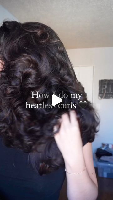 Anna ⚰️🕸 on Instagram: "Hi guys! Here is the tutorial on my go-to heatless curls lately 🖤 I saw @servinglocks doing this on tiktok and I’m so glad I tried it! I split my ponytail into 4 sections and I spray each section with my @calianatural hydrating leave in to slightly dampen the hair and this also helps me to prevent frizz. I roll the Flexi rods under so that the curls fall towards my face, and the next day when I take them out, I usually add just a touch of oil to help reduce frizz. If I’m going for more of a “blowout” type look, I use a wide toothed comb and gently comb through the curls to loosen them up. I do this pretty much every night before bed and throughout the week the curls just hold better and better. I also make sure to loosen the hair at my roots so that the ponytail d How To Heatless Curls, How To Make Your Curls Last All Day, Night Curls, Heartless Curls, Curls No Heat, Black Curls, Overnight Curls, Flexi Rods, Night Hairstyles