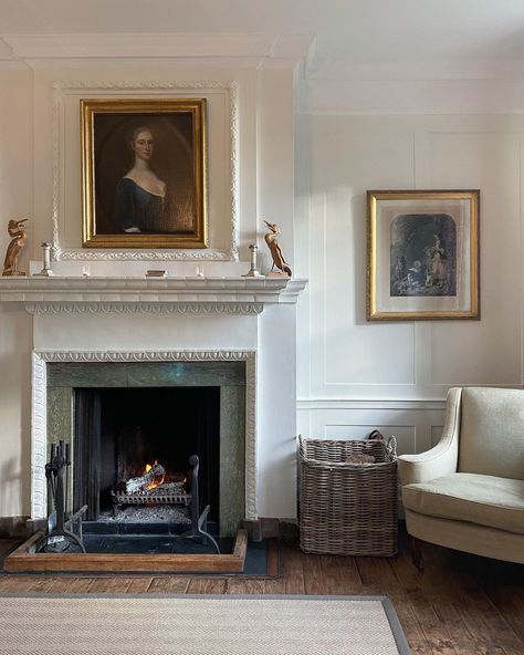 𝐂𝐎𝐓𝐒𝐖𝐎�𝐋𝐃 𝐈𝐍𝐓𝐄𝐑𝐈𝐎𝐑 on Instagram: “@hillend.house. A magnificent Queen Anne style country house with a fireplace in every room - just perfect for an autumnal getaway. Head to…” Stove Surround, Classic Living Room Decor, Living Room Classic, Andrea Palladio, Sconces Living Room, House Details, Traditional Fireplace, Classic Living Room, Furniture Office