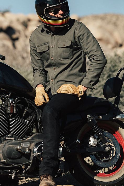 Biker Style Men Outfits, Riding Outfit Motorcycle, Casual Motorcycle Outfit, Retro Motorcycle Outfit, Cafe Racer Style Men, Men Motorcycle Outfit, Urban Motorcycle Style, Motorcycle Fits Men, Motorcycle Passenger Outfit