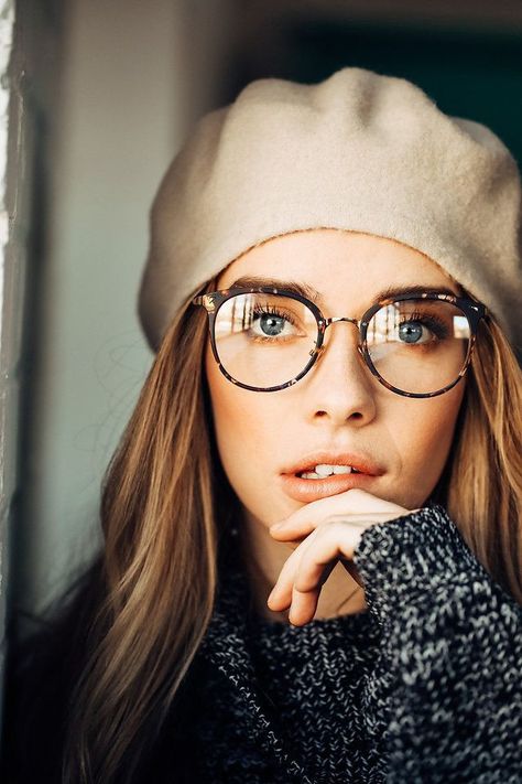 Tortoiseshell Glasses Women, Rayban Glasses Women Frames, Eyeglasses Photography, Women In Glasses, Woman Wearing Glasses, Boho Glasses, Glasses Photography, Glasses Frames For Women, Style Selfie