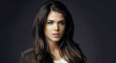 Marie Avgeropoulos Actress Photoshoot, Brunette Actresses, Wallpaper Wedding, Marie Avgeropoulos, Hollywood Girls, Girl Iphone Wallpaper, Wedding Girl