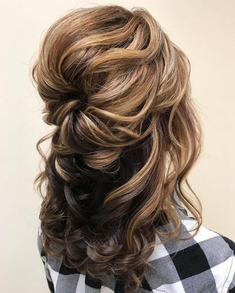 Picture of a soft simple and feminine mother of the bride hairstyle Mother Of The Bride Hairdos, Chignon Simple, Mother Of The Bride Hairstyles, Sons Wedding, Mother Of The Groom Hairstyles, Brides Dresses, Mom Hair, Bride Updo, Mother Of The Bride Hair