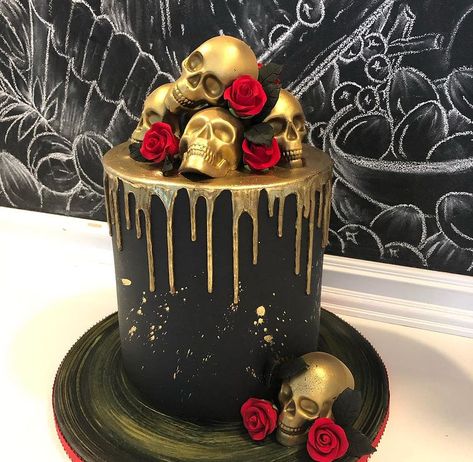 Gothic Cake Ideas Birthday, Gothic Bday Cake, Halloween Cake Ideas For Adults, Halloween 21st Birthday Cake, Haunted Birthday Cake, Horror Birthday Cake Ideas, Halloween Birthday Party For Adults Cake, Gothic Halloween Cake, Creepy Cake Ideas