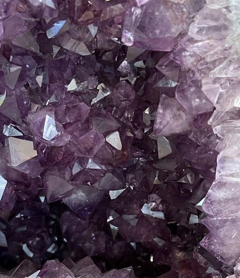 Energy doesn’t lie 🔮☁️💫 Amethyst Aesthetic, Lana Quotes, Fantasy Friends, Lilac Stone, Crystal Photography, Rhombus Shape, Cool Undertones, Beautiful Rocks, Purple Crystal