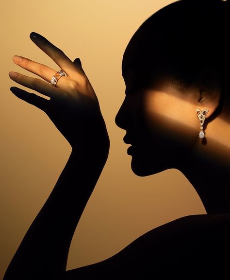 De Beers | Feel majestic in De Beers High Jewellery. A tribute to our connection to the source, the Dignity set harnesses the magnetic power of rough… | Instagram Nice Nose, Composition Photo, Advanced Photography, Jewellery Shoot, Blink Blink, Creative Jewelry Photography, Jewelry Photography Styling, Jewelry Photoshoot, Video Shoot