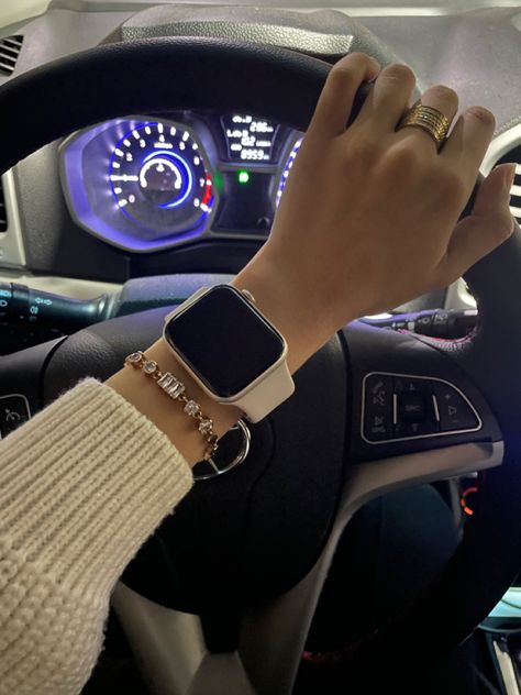 Apple Accessories Aesthetic, Apple Watch Ultra 2, Mexican Girl Aesthetic, Apple Watch Aesthetic, Elegant Watches Women, Arrow Tattoos For Women, Alpine Loop, Apple Watch Fashion, Rose Gold Apple Watch