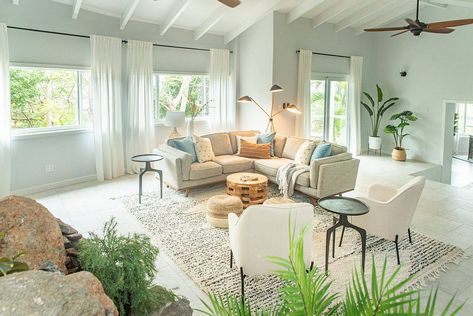 Pastel greens allow you to use more of the color in the living room without the space seeming garish - Decoist Green Beach Living Room, Sea Foam Living Room, Seafoam Living Room, Pastel Green Living Room, Seafoam Green Living Room, Mint Green Living Room Ideas, Pale Green Living Room, Living Room Pastel Colors, Light Green Living Room