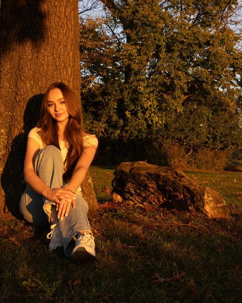 golden hour/sunset shoot w/ @alexandramurrin ✨ 📸 #issaphoto04 #goldenhour #sunset #photography Golden Hour Field Photoshoot, Pretty Senior Pictures, Golden Hour Shoot, Sunset Shoot, Cute Senior Pictures, Golden Hour Sunset, Golden Hour Photography, School Photography, Senior Photos