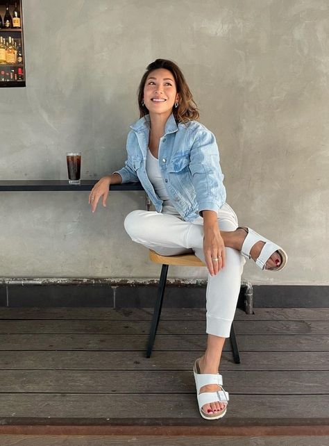 Plastic Birkenstock Outfit, Birkenstock Outfit Women, White Birkenstock Outfit, Arizona Birkenstock Outfit, Birkenstock Arizona Outfit, Birkenstock Boston Outfit, Super Casual Outfits, White Birkenstock, Clogs Birkenstock