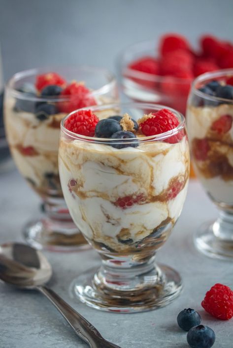 Best Ever Yogurt Parfaits – 5 Boys Baker Vanilla Yogurt Recipes, Quick Brunch Recipes, Simple Breakfast Ideas, Yogurt Parfait Recipe, Yogurt Parfaits, Berry Parfait, Easy Holiday Desserts, Parfait Recipes, Holiday Chocolate