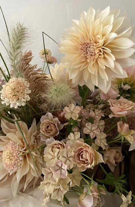 Soft Fall Wedding Flowers, Autumn Dahlia Bouquet, Neutral Flower Wedding, Cream Fall Wedding Flowers, Dahlia Flower Centerpieces, Neutral Fall Florals, Taupe Wedding Flowers, Compote Floral Arrangement, Neutral Floral Arrangements