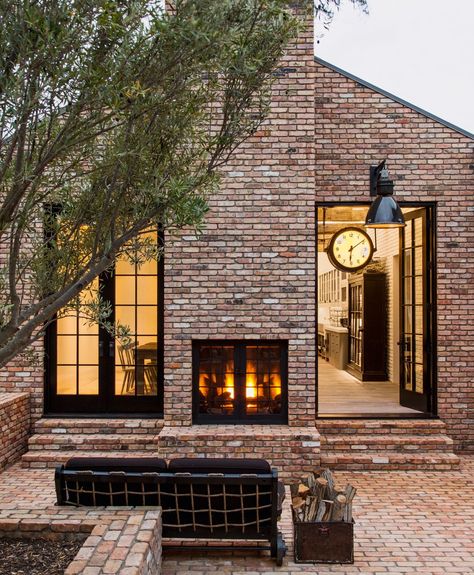 The Interior of Diane Keaton's Rustic Home Is the Stuff of Pinterest Dreams Brick Exterior House, Diane Keaton, Design Exterior, Pergola Patio, Celebrity Houses, Exterior Brick, Outdoor Fireplace, Porch Patio, Brick House