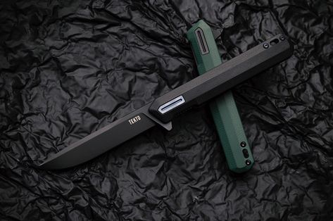 This handsome EDC knife unfolds smoothly and rapidly to serve your needs in an instant - Yanko Design Tactical Pocket Knife, Edc Knife, Gaming Gear, Edc Gear, Design Language, Folding Knives, Yanko Design, Modern Industrial, The Conjuring