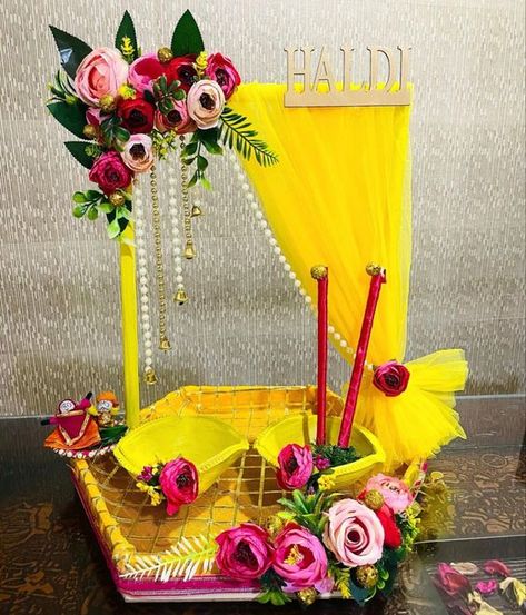 Haldi Platter Decoration - Giftlaya Haldi Palette, Haldi Plate Decoration Ideas Muslim, Haldi Thali Decoration Ideas For Muslims, Haldi Platter Decoration, Haldi Tray, Wedding Bows Diy, Platter Decoration, Haldi Platter, Summer Crafts For Toddlers