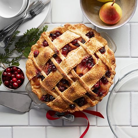 Pear-Cranberry Pie @williamssonoma Pear And Cranberry Pie, Winter Pie Recipes, Winter Pies, Lattice Crust, Winter Cakes, Cranberry Pear, Pear Pie, Cranberry Pie, Christmas Pie