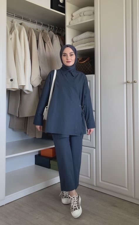 Hijabi Scrubs Outfit, Hijab Scrubs, Hijabi Doctor Outfit, Medical Scrubs Fashion, Medical Scrubs Outfit, Navy Scrubs, Scrubs Dress, Hijab Fashion Summer, 2023 Fashion Trends