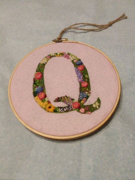 Embroidered letter Q in hoop. Made this one for a wedding. D Embroidery Letter, Letter G Embroidery, Alphabet Embroidery Hoop, Anniversary Embroidery Hoop, Arabic Embroidery Hoop, Letter Q, Hoop Embroidery, A Wedding, Crochet Earrings