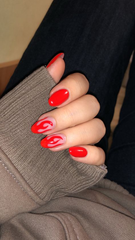 Shellac Nails Red Design, Red Flame Nails Almond, Nails Fire Red, Red Flame Nails Short, Flame Nail Art Short, Red Fire Nails Designs, Nail Fire Art Red, Red Nails Flame, Almond Flame Nails