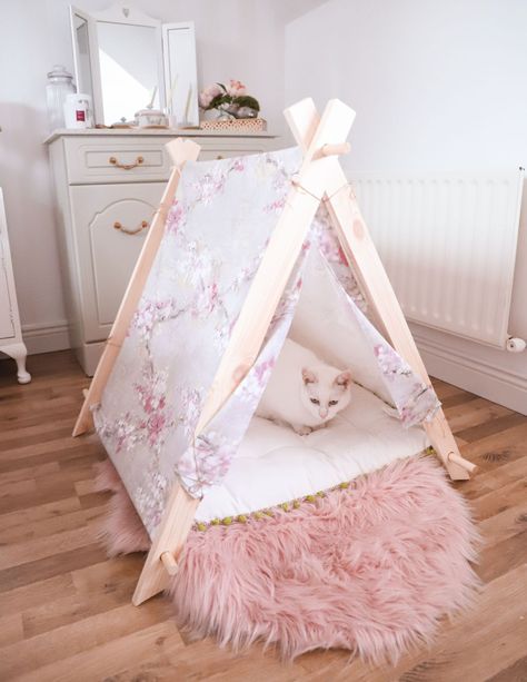 Diy Cat Tent How To Make, Sew Cat Collar, Diy Pet Teepee, Diy Covered Cat Bed, Sewing For Cats Diy Projects, Diy Cat Teepee, Cat Tent Diy, Diy Pet Furniture, Diy Cat Collar