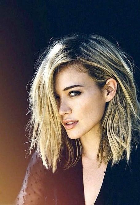 70 Stylish Bob and Lob Haircuts for You to Copy - The Trend Spotter Hilary Duff, Blonde Hair, A Woman, Blonde, Hairstyles, Hair, Black