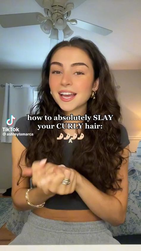 Wavy Hair Tips, Wavy Hair Care, Curly Hair Care Routine, Hair Curling Tips, Curly Hair Videos, Hair Tips Video, Hairdos For Curly Hair, Wavy Curly Hair, Curly Hair Routine