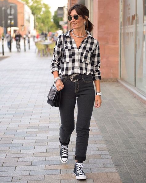 Check Shirt Outfit Women, Best Concert Outfits, Checked Shirt Outfit, Wear To A Concert, Shirts For Women Stylish, Checked Shirt Women, Women Work Blouse, Plaid Shirt Outfits, Concert Wear