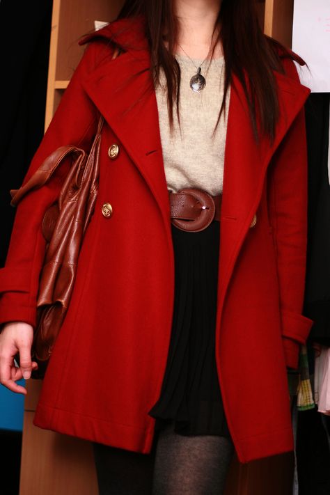 Red Peacoat <3 Red Peacoat Outfit, Red Coat Outfit Winter Classy, Red Coat Outfit Winter, Red Trench Coat Outfit, Long Coat Outfits, Outfits Winter Casual, Red Coat Outfit, Red Long Coat, Red Peacoat