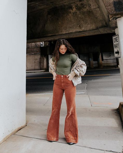 Cream Corduroy Pants Outfits Fall, Bell Bottom Corduroy Pants, Western Corduroy Pants Outfit, Women’s Corduroy Pants Outfit, Corduroy Leggings Outfit, Bellbottom Pants Outfits Fall, Rust Corduroy Pants Outfit, Corduroy Bell Bottoms Outfit, Orange Corduroy Pants Outfit