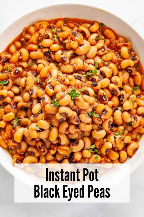 Your Instant Pot is the best way to cook black eyed peas. It's easy, fast, and no soaking needed. These black eyed peas are tender, perfectly cooked and have saucy BBQ flavor. Black Eyed Peas Instant Pot, Cooking Black Eyed Peas, Easy Vegetarian Sides, Instant Pot Beans Recipe, Black Eye Peas, Black Eyed Pea Soup, Black Eyed Pea Salad, Vegetarian Side Dish, Blackeyed Peas