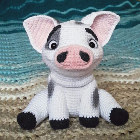 amigurumi crochet Pua pig from Moana / Vaiana Pig From Moana, Crochet Pigs, Pua Pig, Amigurumi For Beginners, Crochet Pig, Giraffe Crochet, Stuffed Dolls, Crochet Disney, Crochet Hook Set