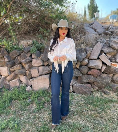 Ranch Outfits For Women, Outfit Vaquera, Recreation Outfits, Outfit Vaqueros, Ranch Women, Ranch Outfits, Takuachita Outfits, Outfit Vaquero, Vaquera Outfits