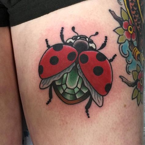 Bug Tattoo Ideas, Ladybird Tattoo, Traditional Tattoo Woman, Ladybug Tattoo, Jewel Tattoo, Lady Bug Tattoo, Insect Tattoo, Bug Tattoo, Traditional Tattoo Flash