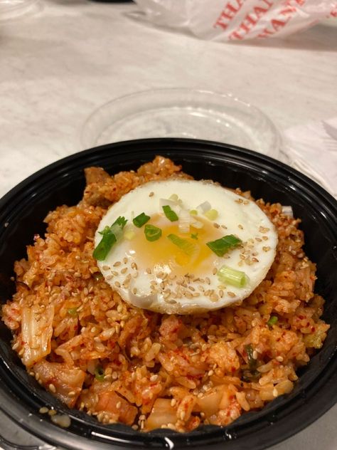 Kimchi fried rice Kimchi Fried Rice Aesthetic, Aesthetic Kimchi, Fried Rice Aesthetic, Korean Fried Rice, Kimchi Rice, Best Korean Food, Dorm Food, Kimchi Fried Rice, K Food