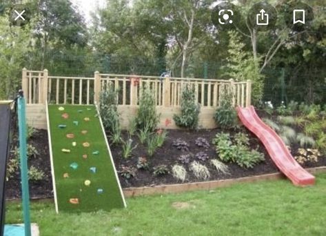 Backyard Landscaping Hillside, Turf Play Area Backyard, Hillside Playground Ideas, Hillside Deck Sloped Backyard, Backyard Slope Ideas, Slope Backyard Landscaping Ideas, Backyard Slope Landscaping, Backyard Landscaping For Kids, Kid Friendly Backyard